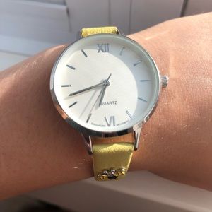 Adorable bumblebee watch🐝